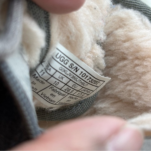 UGG CHUNKKA Kids Charcoal Suede Boots - Picture 9 of 9